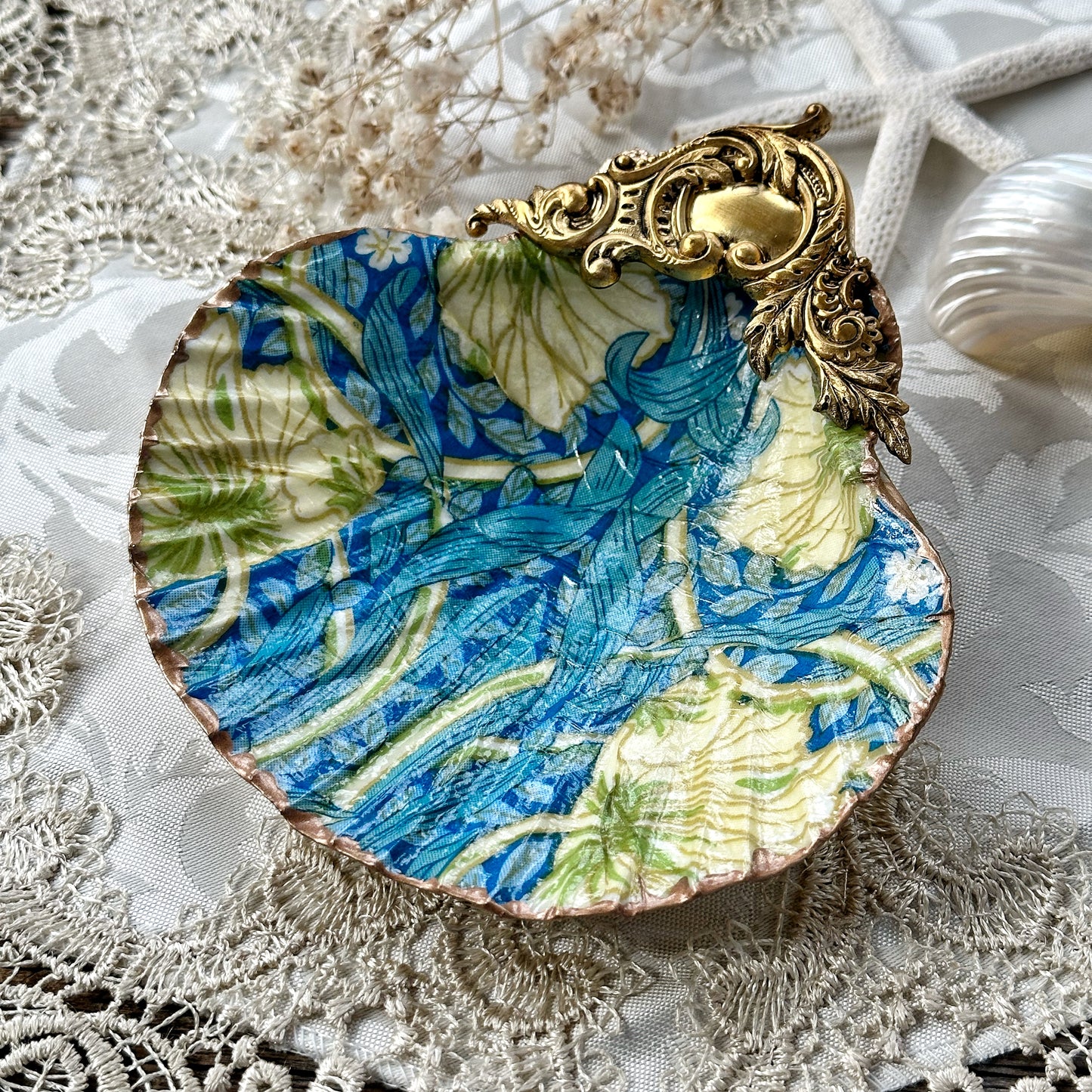 Water Lily Shell Dish